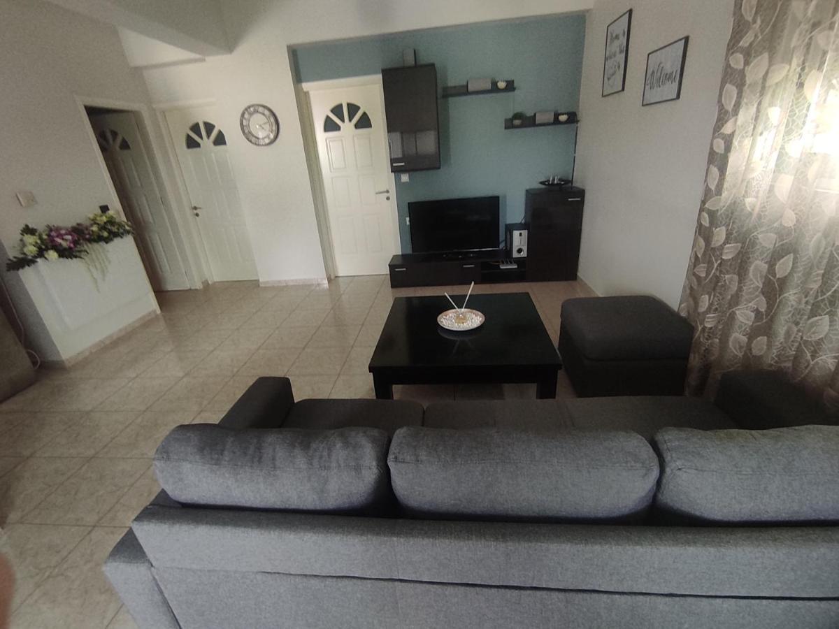 Nickthegreekapartment Galatas  Ngoại thất bức ảnh