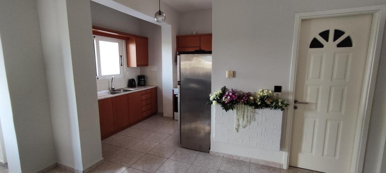 Nickthegreekapartment Galatas  Ngoại thất bức ảnh