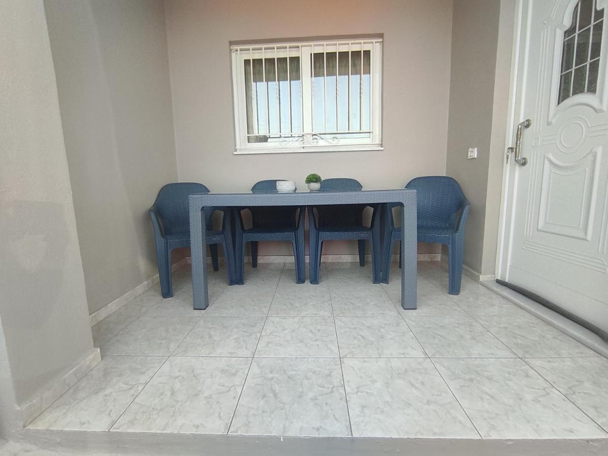 Nickthegreekapartment Galatas  Ngoại thất bức ảnh