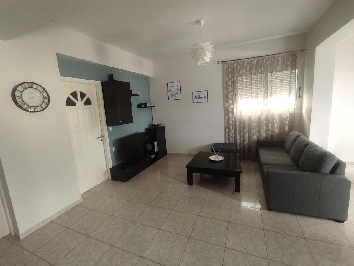 Nickthegreekapartment Galatas  Ngoại thất bức ảnh